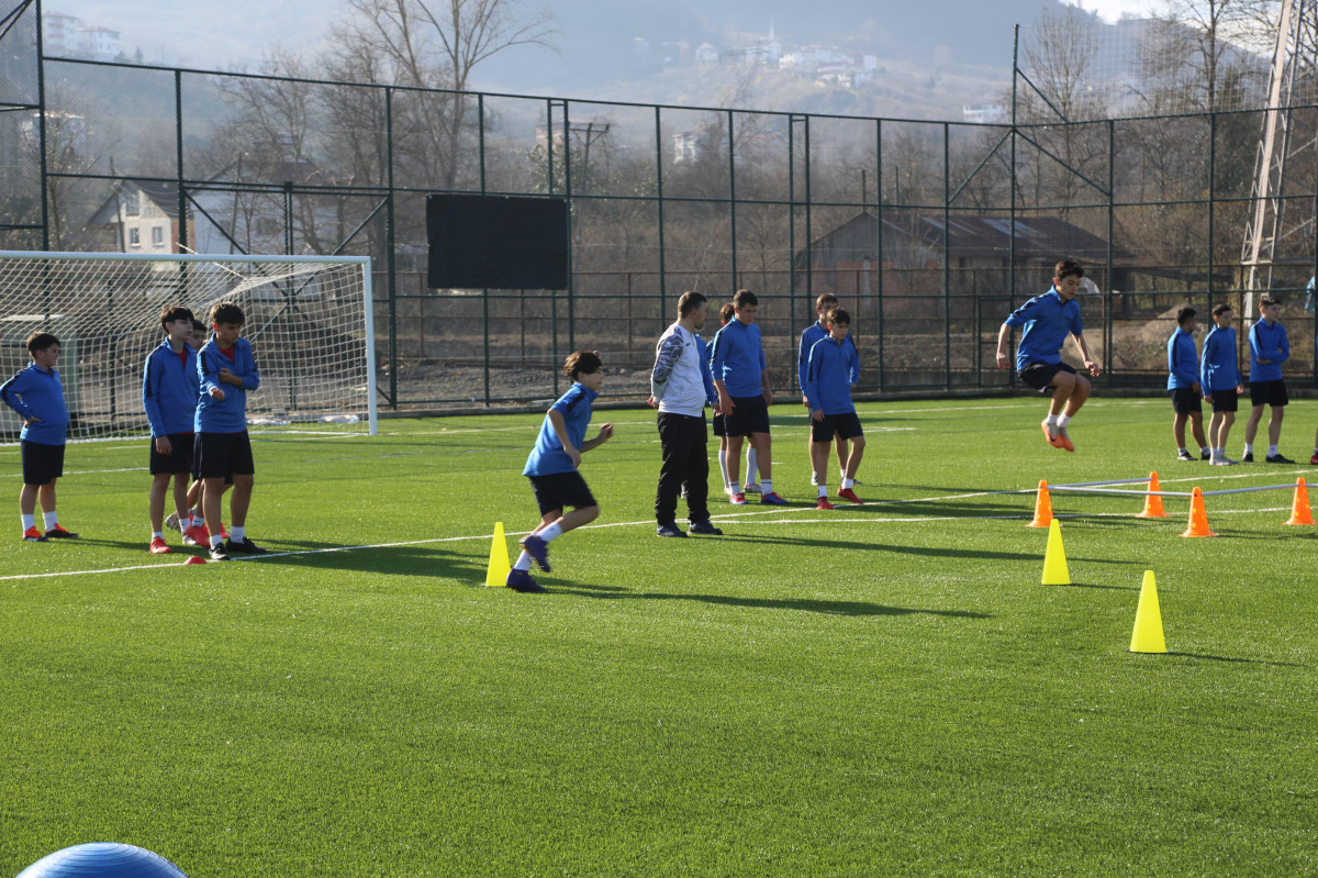 EFSANE FUTBOL SAHASI YENİDEN HİZMETE AÇILDI